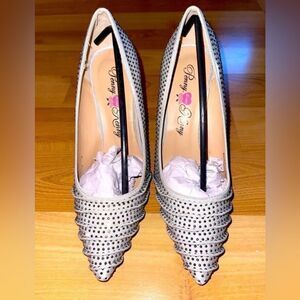 Silver Metallic Diamond Studded Pump Silver Metallic Diamond Studded Pump